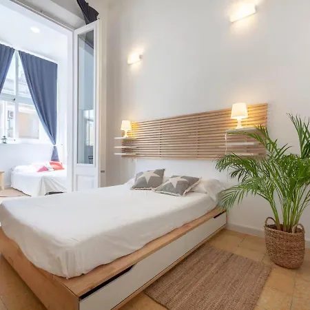 Lejlighed Charming Flat In The Center, 5 Min From
